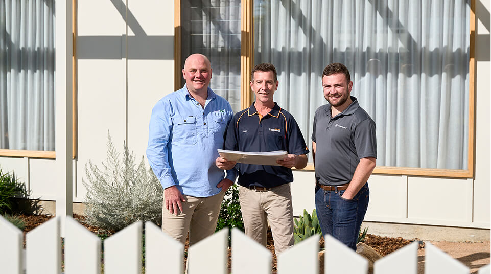 Dahlsens employees, smiling Dahlsens employees, smiling